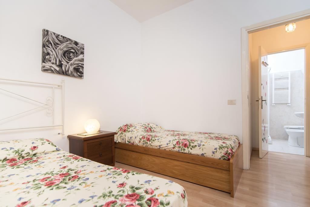 Le Rose B&B Ρώμη Δωμάτιο φωτογραφία
